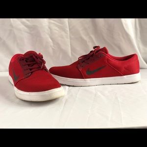Nike reds